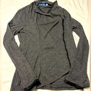 Simply Vera Vera Wang grey top